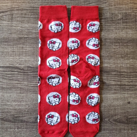 🍒🍒 Hello Kitty Crew Socks - Picture 4 of 5